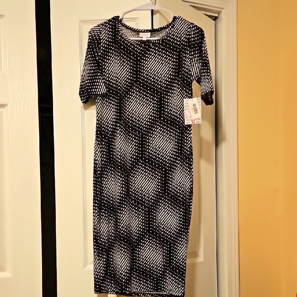 Elegant Black and White Patterned Dress